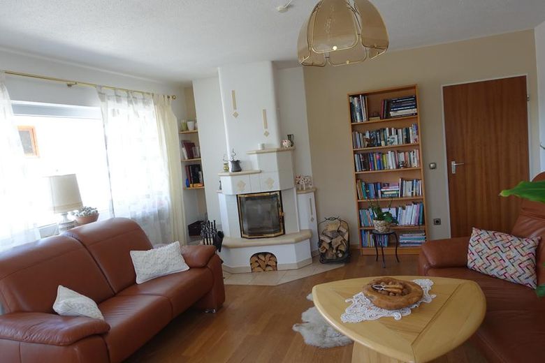 Wohnzimmer mit Kamin