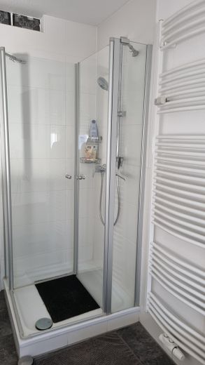 Bellissimo appartamento di 4,5 locali con cucina, bagno e WC per ospiti in posizione tranquilla – Foto 13