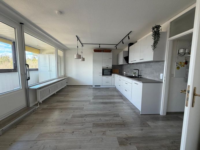 Attraktive Kapitalanlage - sofort vermietbare 1-Zi-Whg mit modernisiertem Bad, Panoramablick – Essbereich mit neuer EBK