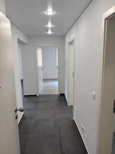 Kernsaniert & Bezugsfertig: Helle 3-Zimmer-Wohnung provisionsfrei abzugeben – Foto 3