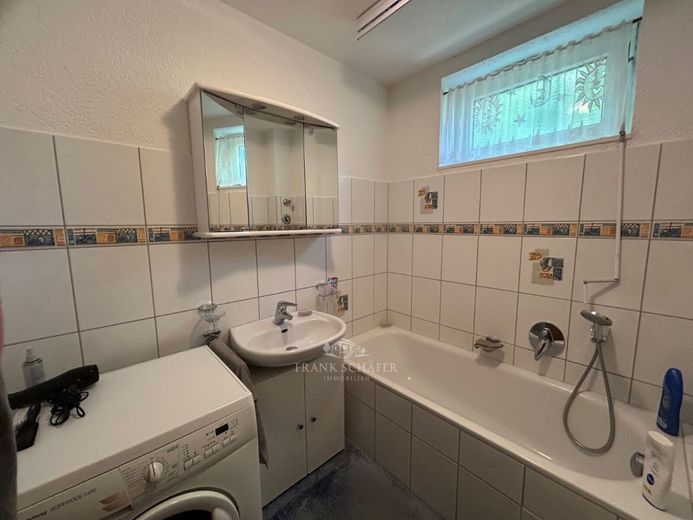 FRANK SCHÄFER IMMOBILIEN - attraktive ETW in MZ-Hechtsheim für Eigennutzer o. clevere Kapitalanleger – Tageslichtbad