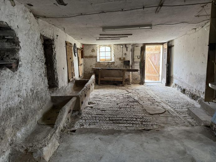 Gut erhaltenes Bauernhaus sucht neue Liebe – Scheune