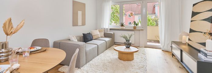 Erstbezug nach Sanierung: Helle 3-Zi.-Wohnung mit sonnigem Balkon & grünem Innenhof in Top-Lage
