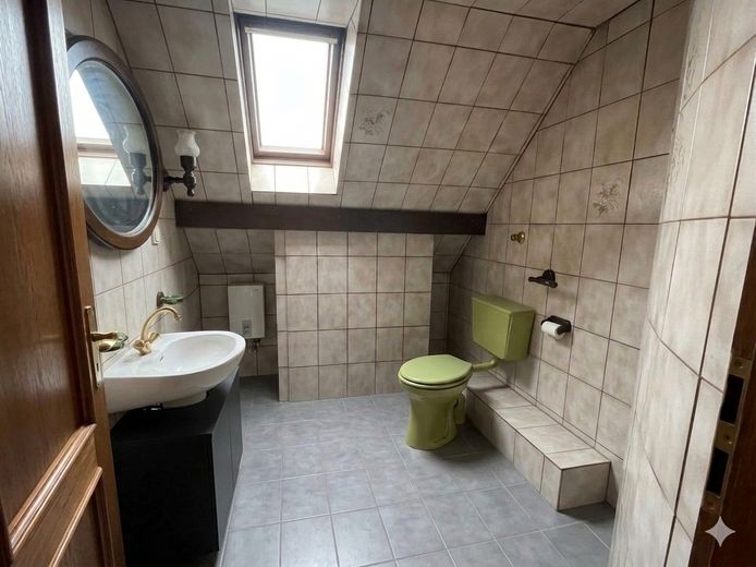 Jobcenter – جوب سنتر – Джобцентер – deine neue Wohnung ist fertig! – Gästebad