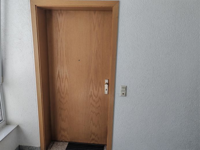 Großzügige 3-Zimmer Wohnung im 1. OG in Speyer zu vermieten – Eingangstür