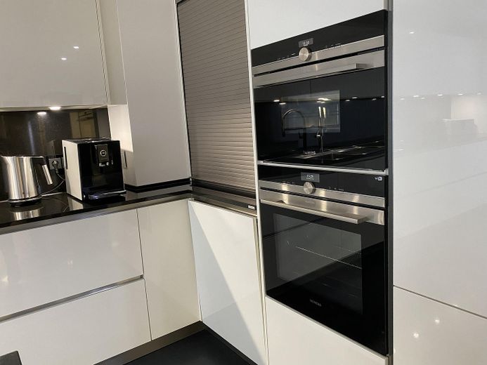 Esclusivo appartamento di 6 locali, 304 mq/KB/Garage/Terrazza/Giardino – Küche