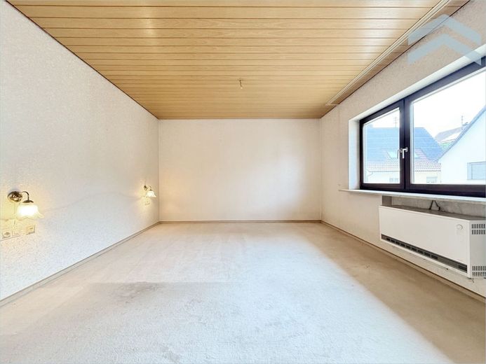 Ausbaufähiges Eigenheim mit großem Gartengrundstück &amp; Garage – Schlafen
