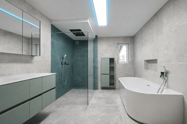 Gemoderniseerde twee-onder-een-kapwoning op ca. 846 m² perceel met uitzonderlijk lage erfpachtcanon