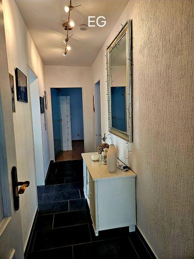 Top gepflegtes Haus*traumhafter Garten*zentrumsnah & naturverbundener Stadtteil Köln*3 Wohnkonzepte – EG Flurbereich