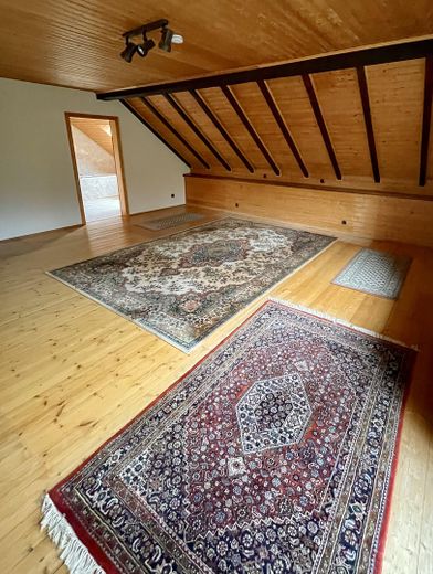 Maison individuelle isolée à Roetgen-Rott – Master-Schlafzimmer mit Balkon
