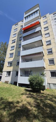 Appartement moderne de 4,5 pièces, 105 m², de plain-pied avec 2 balcons dans un cadre calme en lisière de forêt à Mühlacker – Blick vom Garten