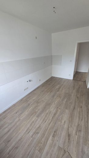 Appartamento al piano terra con 2 locali recentemente ristrutturato a Dellwig, libero da subito – Fliesenspiegel Küche
