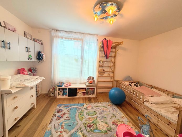 Casa familiare del 2021 a Bellenberg, Neu-Ulm | 5 locali | Giardino | Garage | senza provvigione – Kinderzimmer OG