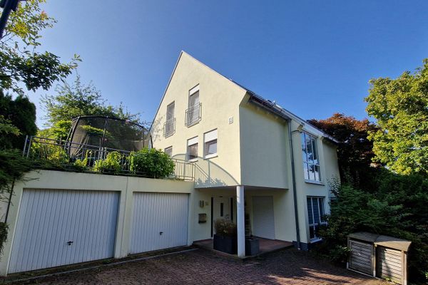 Liebevoll gestaltete Immobilie mit höchstem Wohnkomfort und Traumgarten in idyllischer Umgebung