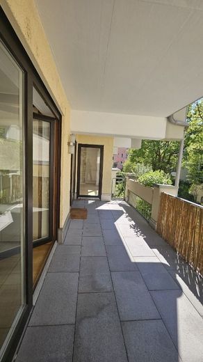 *** hell &amp; großzügig *** Lichtdurchflutete isarnahe Wohnung in der Au – Blick in den Innenhof