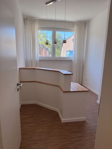 Helle & Moderne Büro- / Praxisräume im Erdgeschoss zentral gelegen in Osterfeld – Empfangsbereich