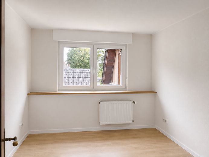 Großzügige 5-Zimmer-Wohnung mit Hausgefühl, 2 Balkonen, Doppelcarport & Garage – Foto 8