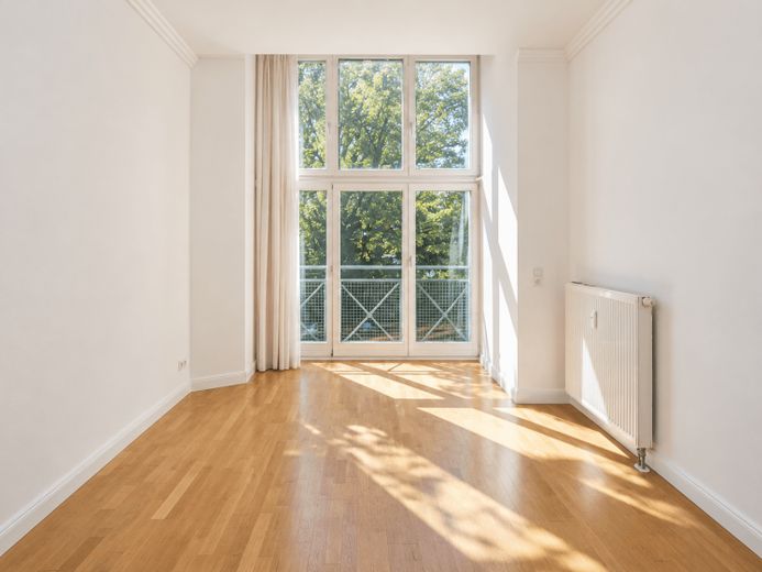 Schicke 2-Raumwohnung mit Einbauküche in liebevollem Altbau! – Foto 1