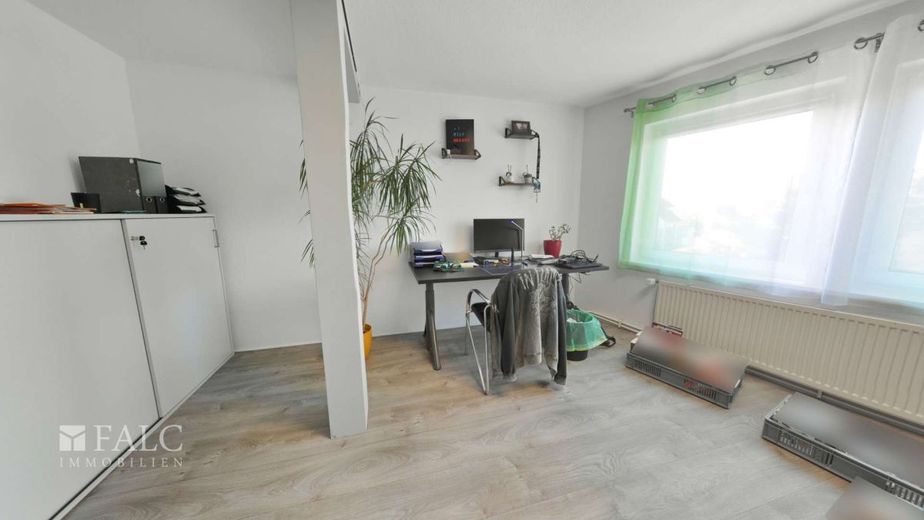Ihre Gelegenheit: Großzügiges Wohnen im Grünen! – Büro