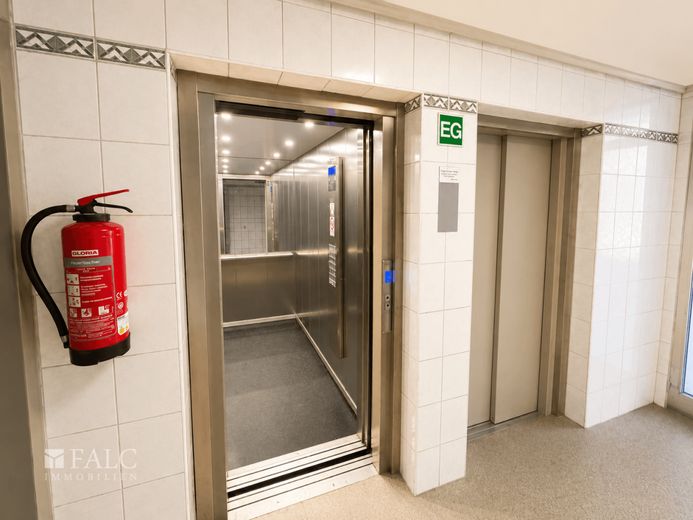 Über den Dächern von Bremerhaven - 3 Zimmer mit traumhaftem Ausblick – Aufzugsbereich