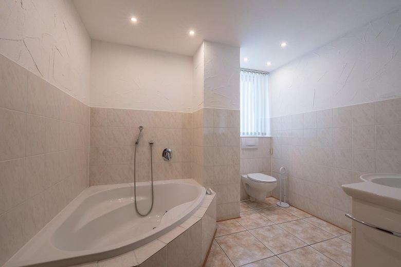 Kirchhain- Innenstadt Zentral - Frisch renoviertes Wohnhaus ! – Foto 6
