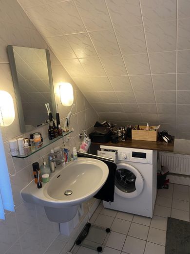 Attraktive 2-Zimmer-Maisonettewohnung in bevorzugter Wohnlage von Ratingen-Lintorf zu vermieten – Wannenduschbad