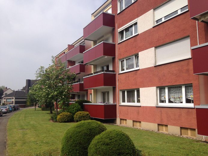 5,5% Mietrendite in Lünen - 3,5-Zimmer Wohnung mit Balkon & Garage - ohne Makler – Blick auf das Haus