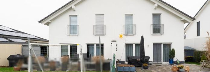 Moderne vermietete Doppelhaushälfte mit Garten und effizienter Haustechnik in Grolsheim