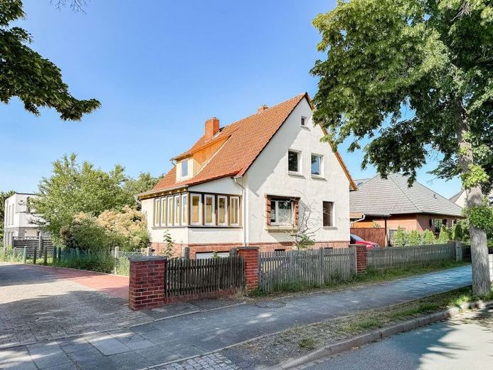 Zweiparteienhaus mit Entwicklungspotenzial – Eigennutzung, Vermietung oder Neubau – Foto 1