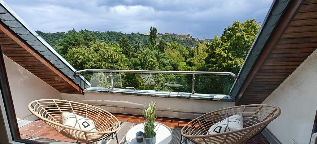 Sonnenbalkon mit Festungsblick