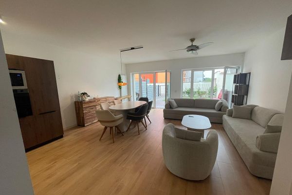 Appartement moderne au rez-de-chaussée, accessible aux personnes à mobilité réduite, avec jardin privatif
