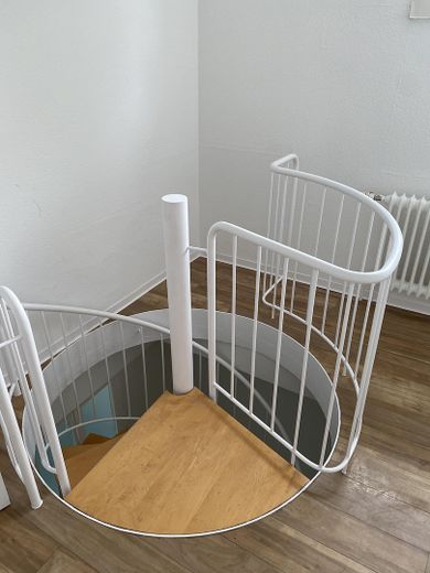 gepflegte, helle Räume für ihren Erfolg: Praxis, Therapie, Kanzlei, Büro – Wendeltreppe 