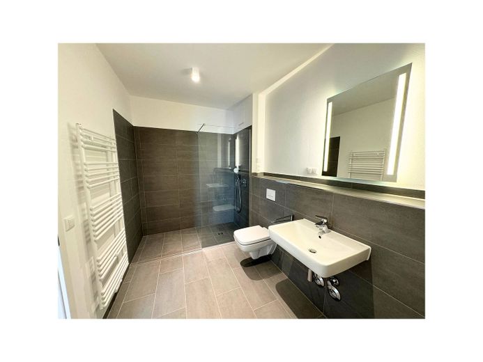 *Stilvolles Wohnen*: Lichtdurchflutete 2-Zi.-Wohnung mit Balkon im Projekt "Teltrio" – Ansicht I: Badezimmer