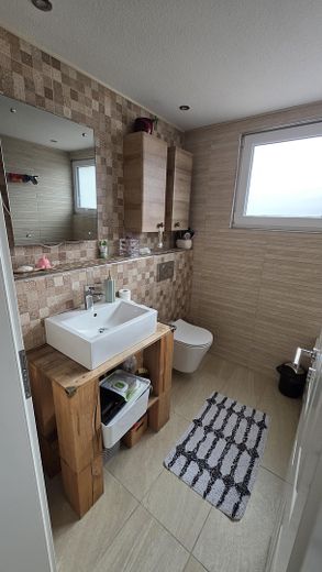 Einfamilienhaus mit Garten in ruhiger Wohnlage – Badezimmer/Waschbecken