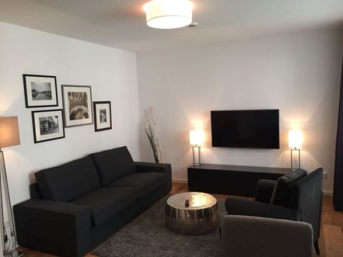 Nieuw, modern gemeubileerd appartement met schoonmaakservice op een centrale locatie – Foto 1