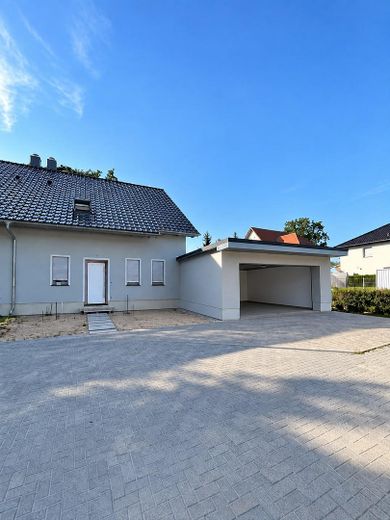 Idyllisch wohnen  im Naturpark Dahme-Heideseen – Doppelhaushälfte in Teupitz, Erstbezug – DHH+Doppelgarage vorne