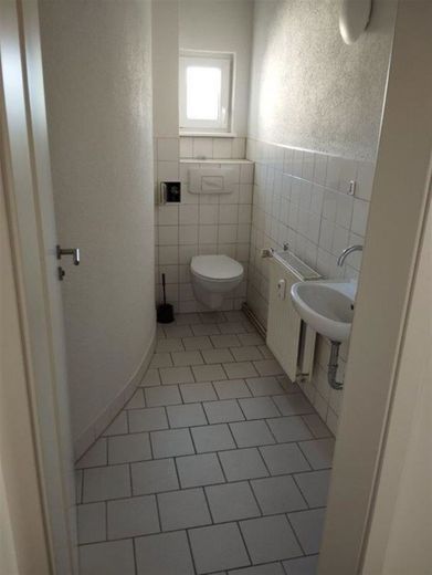 Großzügige 3-Zimmer mit Einbauküche, Laminat, sep. WC und Wannenbad im Zentrum! – IMG_20260226_103134
