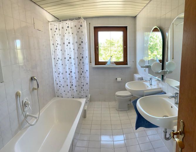 Beau 3 pièces cuisine salle de bains ensoleillé de 72 m² à Schwabmünchen avec surface supplémentaire sous les combles (surface utile) – Vollbad