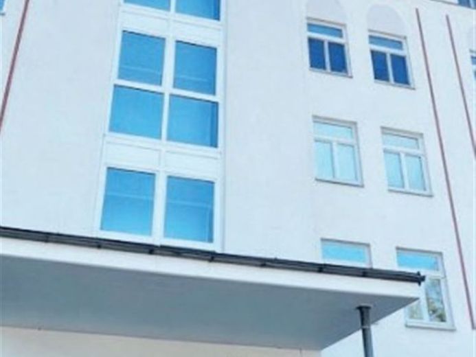 ¡Amplia unidad comercial, adecuada para restaurante o consultorio, en una ubicación inmejorable! – Foto 1
