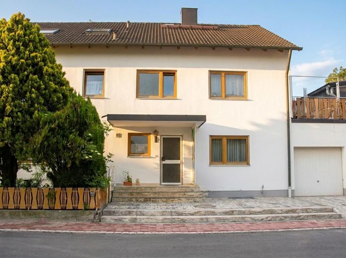 Seltenes Eckgrundstück in Toplage mit Potenzial - mehr Generationen / Wohnen & Arbeiten – Strasse X