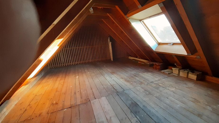 Balkonlu ve genişletme potansiyeline sahip bakımlı 3 odalı çatı katı dairesi – Aichach’ta 67 m² – Dachgeschoss ausbaubar