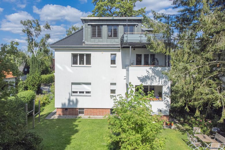 Wohnen + Kapitalanlage: Top gepflegtes, aufwendig saniertes 30er-Jahre-Haus in 1A-Lage Zehlendorf – Dach und Terrasse neu