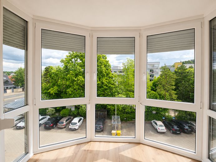 Modern kernsaniert provisionsfrei – stilvolles Wohnen mit besonderer Panorama-Fensterfront – Panoramafenster