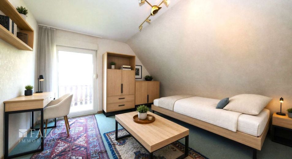 Alles was das Eigentum begehrt! Idyllisches Einfamilienhaus mit viel Potenzial - FALC Immobilien – Schlafzimmer mit Balkon DG V.