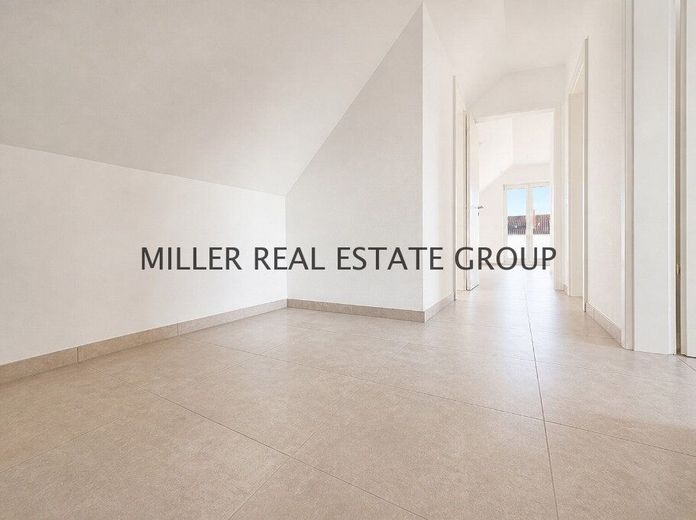 Exklusive Neubau-Dachgeschosswohnung in Ingolstadt-Unterhaunstadt - ca. 116 m², Erstbezug, KfW 55 &amp; zwei separat nutzbare Wohnbereiche! – Eingang/ Diele