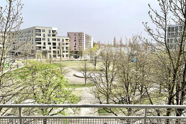 Top modernisierte, gut vermietete 4-Zimmer-Wohnung mit großem Balkon und Parkplatz