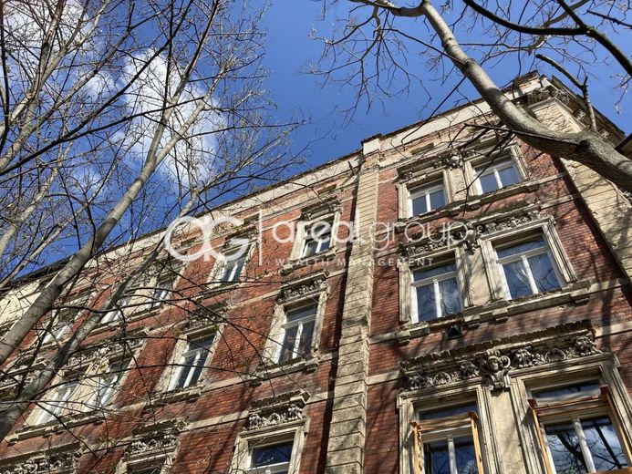Charmantes Gründerzeithaus mit Potenzial in zentraler Stadtlage – Hausansicht