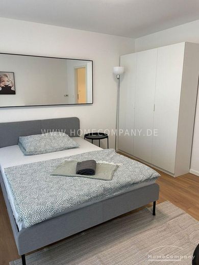 4,5-Zimmer-Wohnung mit Balkon in Oberföhring – 5ccc25a6ac3d4df8e8e4a09675c34e05f25deab5.jpg