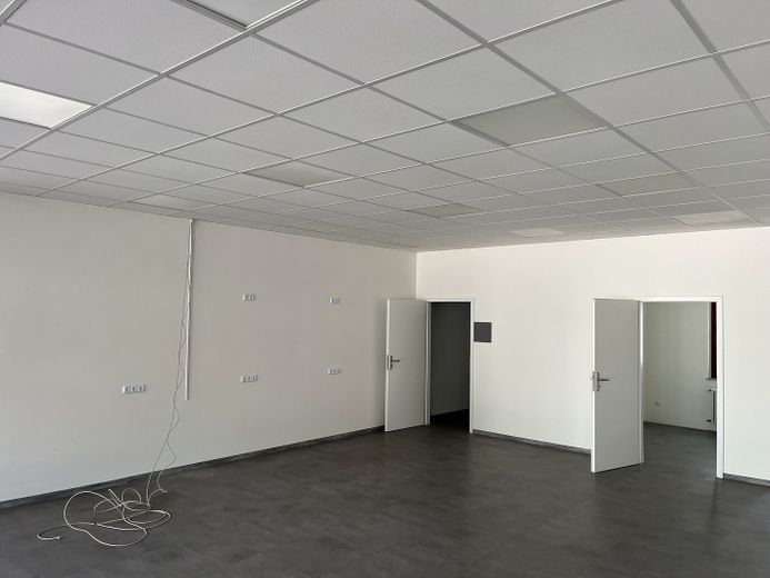Büroräume oder Ladenlokal zu vermieten – Großraum, andere Perspektive