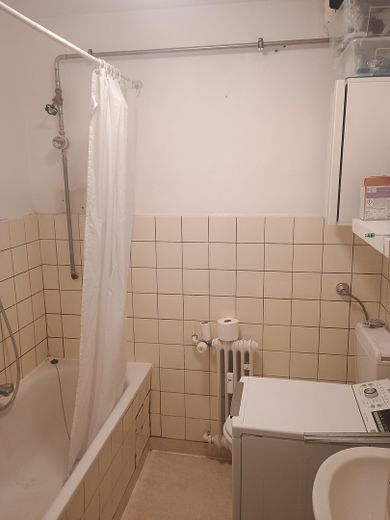 Schöne 1,5-Zimmer-Wohnung mit Balkon + STP in toller Stadtlage von Karlsruhe – Badezimmer 2